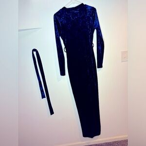 JLUXLABEL Beautiful velvet plunging 
gown with tie belt and center thigh slit